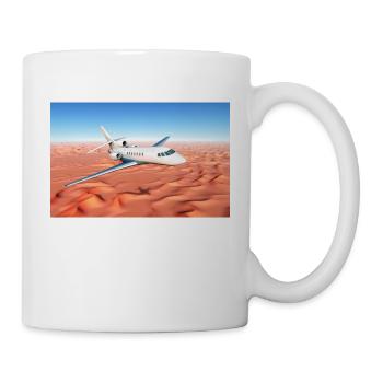 Ein Passagierflugzeug über einer Sandwüste - Tasse - Weiß - Rechts