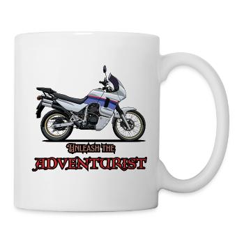 Unleash the Adventurer – Motorradkunst - Tasse - Weiß - Rechts