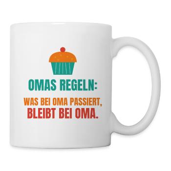 Omas Regeln: Was bei Oma passiert, bleibt bei Oma - Tasse - Weiß - Rechts
