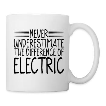 Never Underestimate The Difference Of Electric 2 - Tasse - Weiß - Rechts