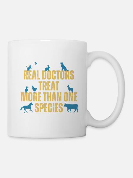 Lustige Tierärzte behandeln mehr als eine Spezies - Tasse - Weiß