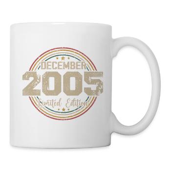 Die Legenden wurden im Dezember 2005 - 2005 geboren - Tasse - Weiß - Rechts