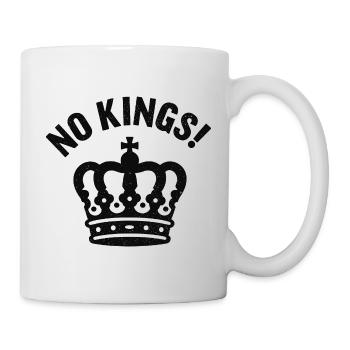 No Kings! KronenKritik Shirt - Tasse - Weiß - Rechts