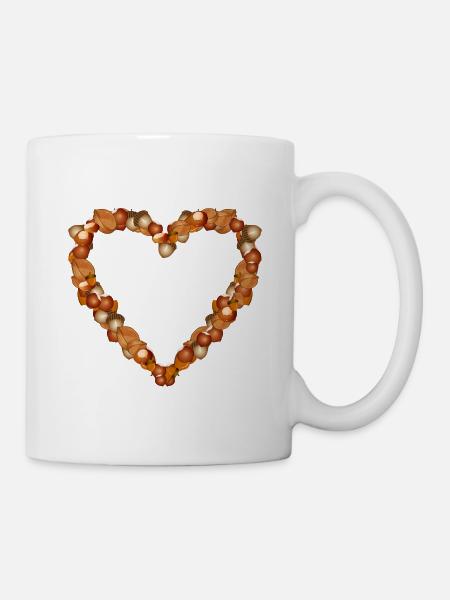 Herz aus Nüssen – Natürliches Herbstmotiv - Tasse - Weiß