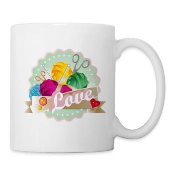 Farbenfrohe Wollknäuel mit Nadeln und Knöpfen  - Tasse - Weiß - Rechts