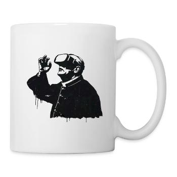 Priester mit VR Brille – Glaube trifft Zukunft - Tasse - Weiß - Rechts
