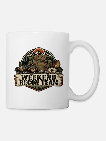 Weekend Recon Team – Retro-Outdoor-Abzeichen - Tasse - Weiß