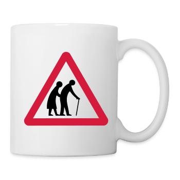 Vorsicht Old People Crossing Verkehrszeichen - Tasse - Weiß - Rechts