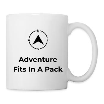 Adventure Fits In A Pack – Travel Shirt - Tasse - Weiß - Rechts