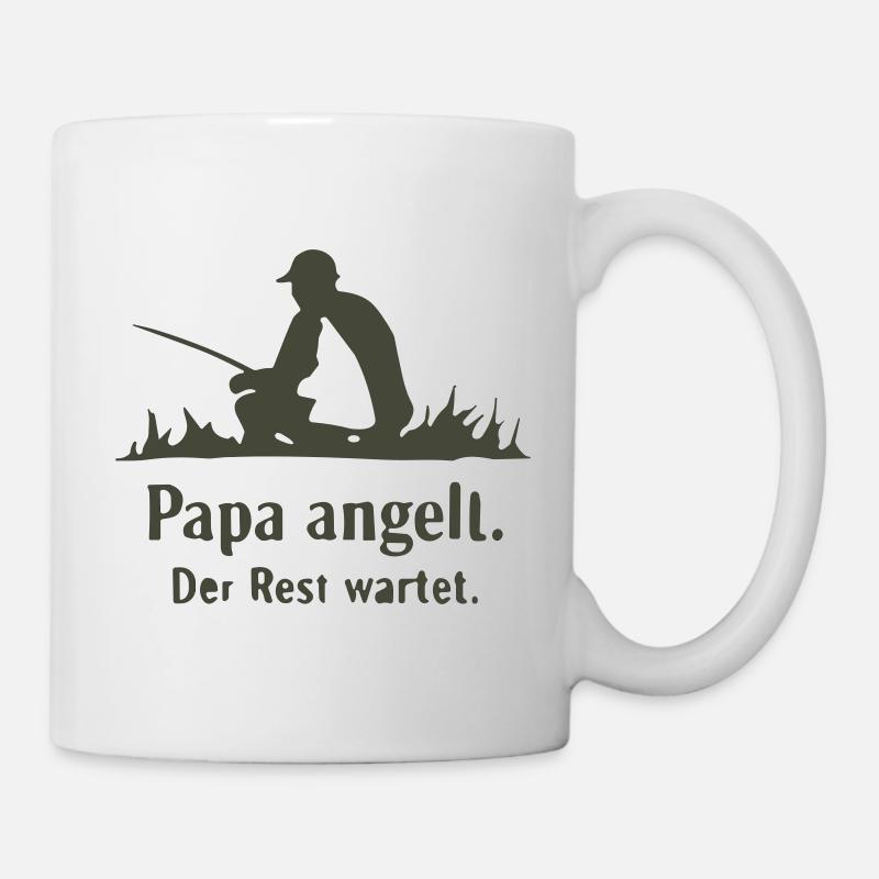 Papa angelt Der Rest wartet - Tasse - Weiß