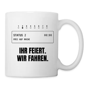 Ihr feiert. Wir fahren. Rettungsdienst - Tasse - Weiß - Rechts