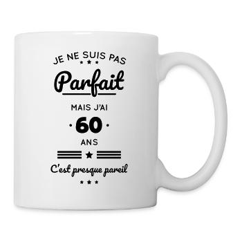 Anniversaire 60 ans - Pas parfait mais j'ai 60 ans - Mug blanc - blanc - Droite