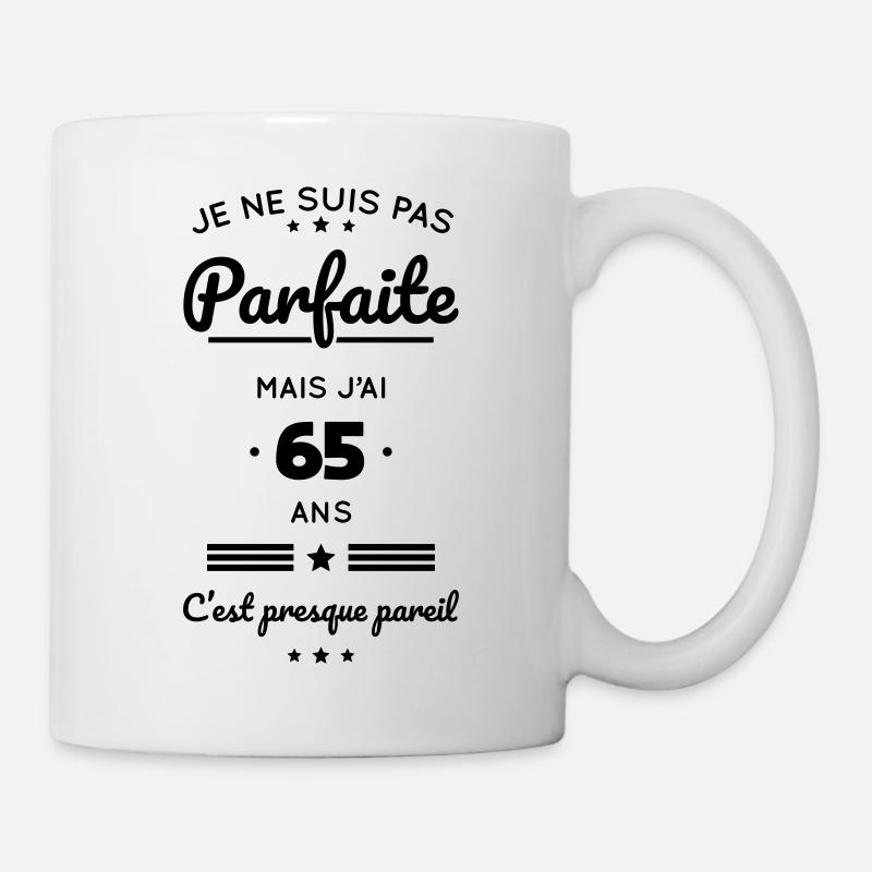 Anniversaire 65 ans - Pas parfaite mais 65 ans - Mug blanc - blanc