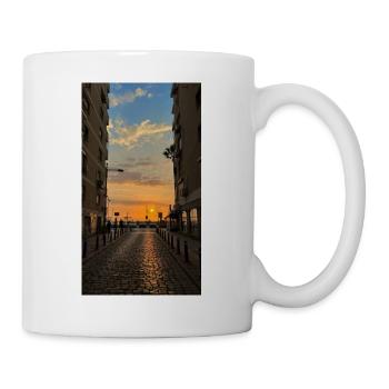 Crépuscule sur la rue pavée - Mug blanc - blanc - Droite