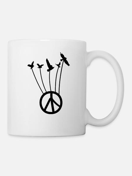 Symbole de paix avec le vol des oiseaux - Mug blanc - blanc