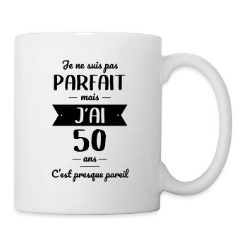Anniversaire 50 ans - Pas parfait mais j'ai 50 ans - Mug blanc - blanc - Droite