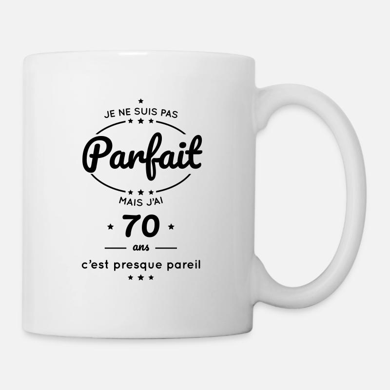 Anniversaire 70 ans - Pas parfait mais 70 ans - Mug blanc - blanc