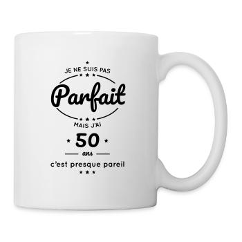 Anniversaire 50 ans - Pas parfait mais j'ai 50 ans - Mug blanc - blanc - Droite