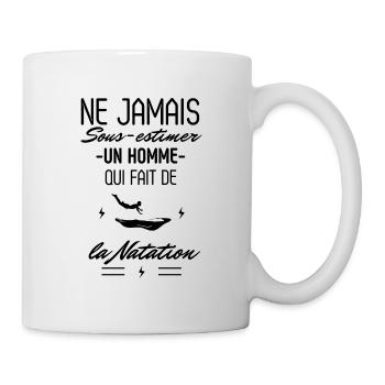 Ne jamais Sous estimer un Homme de natation - Mug blanc - blanc - Droite