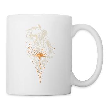 Der Schmied am Amboss – Nordischer Linolschnitt - Tasse - Weiß - Rechts