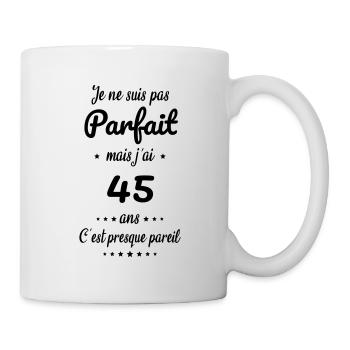 Anniversaire 45 ans - Pas parfait mais j'ai 45 ans - Mug blanc - blanc - Droite