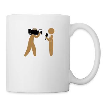 Reporter speaks in front of camera - Mug - white - Right