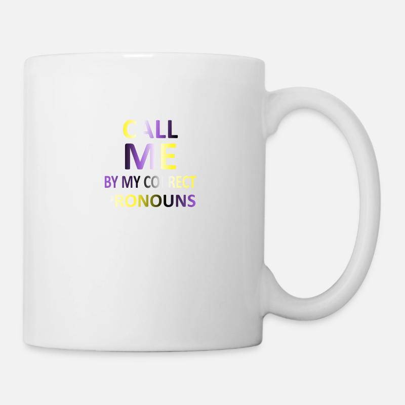Nennen Sie mich bei meinen korrekten Pronomen | Non Binary Flag - Tasse - Weiß