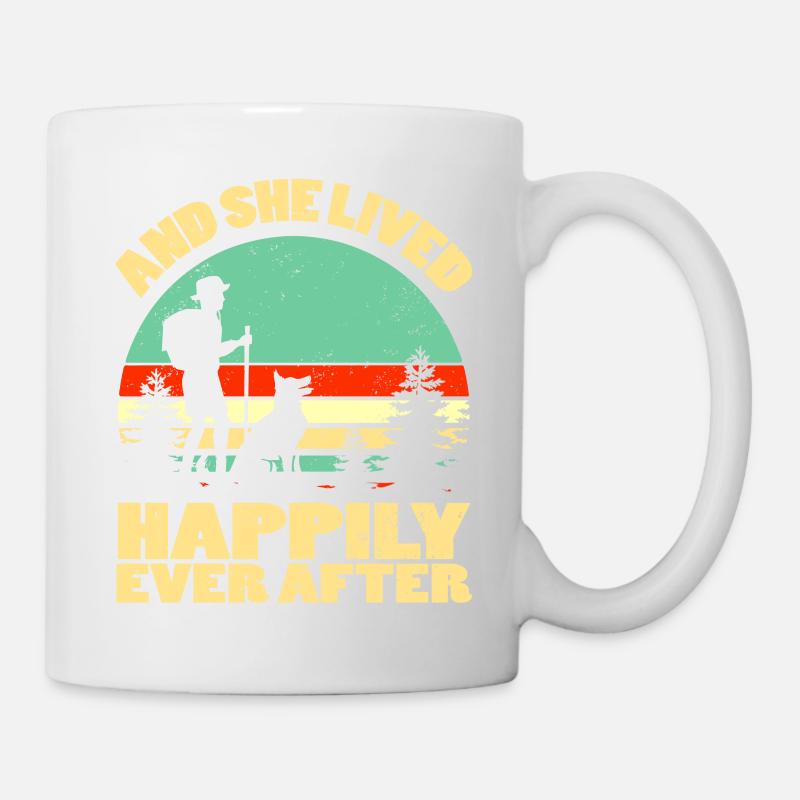 Frau Wandert Geschenk Idee Sie lebte glücklicher - Tasse - Weiß