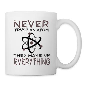 Un étudiant en chimie ne fait jamais confiance au cadeau de l'atome - Mug blanc - blanc - Droite
