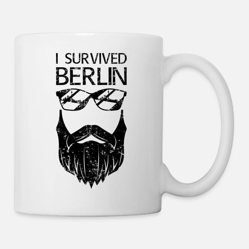 I Survived Berlin Hipster Bart Sonnenbrille - Tasse - Weiß