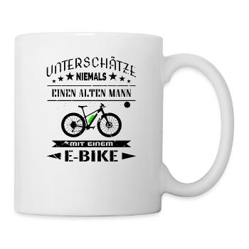 Alter Mann auf E Bike Rentner Spruch Lustig - Tasse - Weiß - Rechts