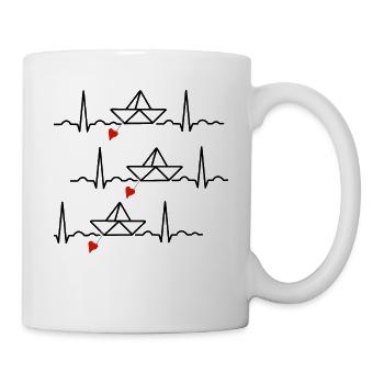 Papierschiffchen mit Herz und Herzschlag Boot - Tasse - Weiß - Rechts