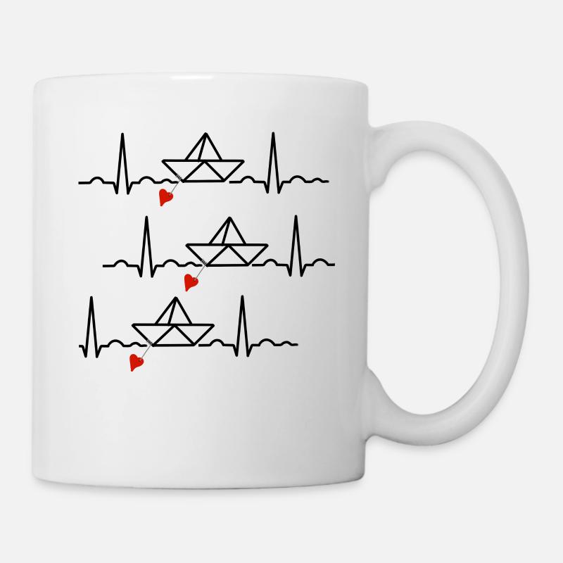 Papierschiffchen mit Herz und Herzschlag Boot - Tasse - Weiß