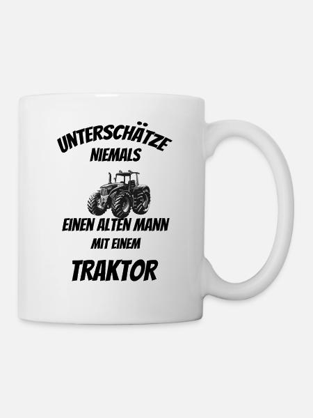 Unterschätze niemals einen alten Mann mit Traktor - Tasse - Weiß