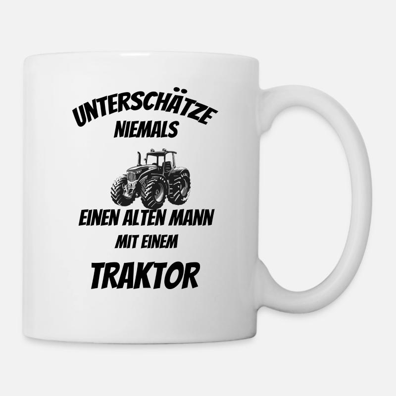 Unterschätze niemals einen alten Mann mit Traktor - Tasse - Weiß