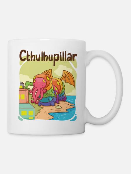 Cthulhupillar besucht New Innsmouth - Tasse - Weiß