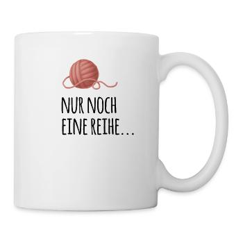 Nur noch eine Reihe. Wolle Omas Spruch - Tasse - Weiß - Rechts