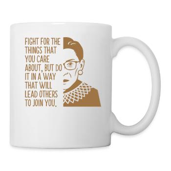 Ruth Bader Ginsburg Führende Stimme zum Frauenrecht - Tasse - Weiß - Rechts
