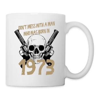Verwirren Sie nicht mit einem Mann geboren 1973 Geburtstagsgeschenk - Tasse - Weiß - Rechts