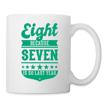 8 BECAUSE 7 IS SO LAST YEAR 8 Anniversaire Garçons 8 - Mug blanc - blanc - Droite
