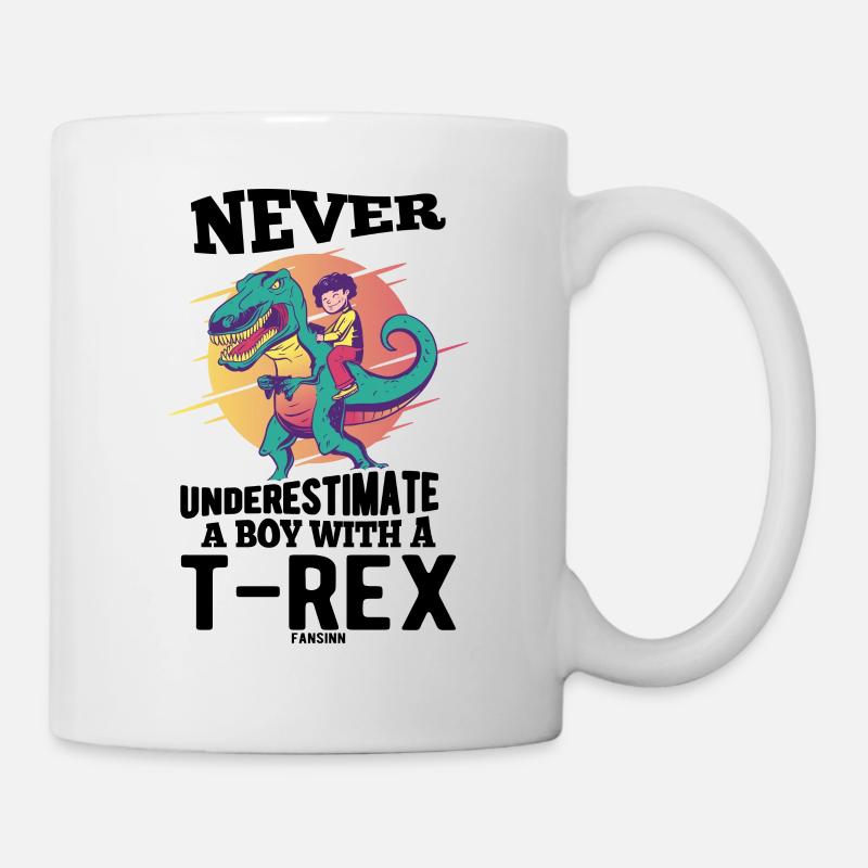 Ne sous-estimez jamais un garçon avec un T-Rex - Mug blanc - blanc