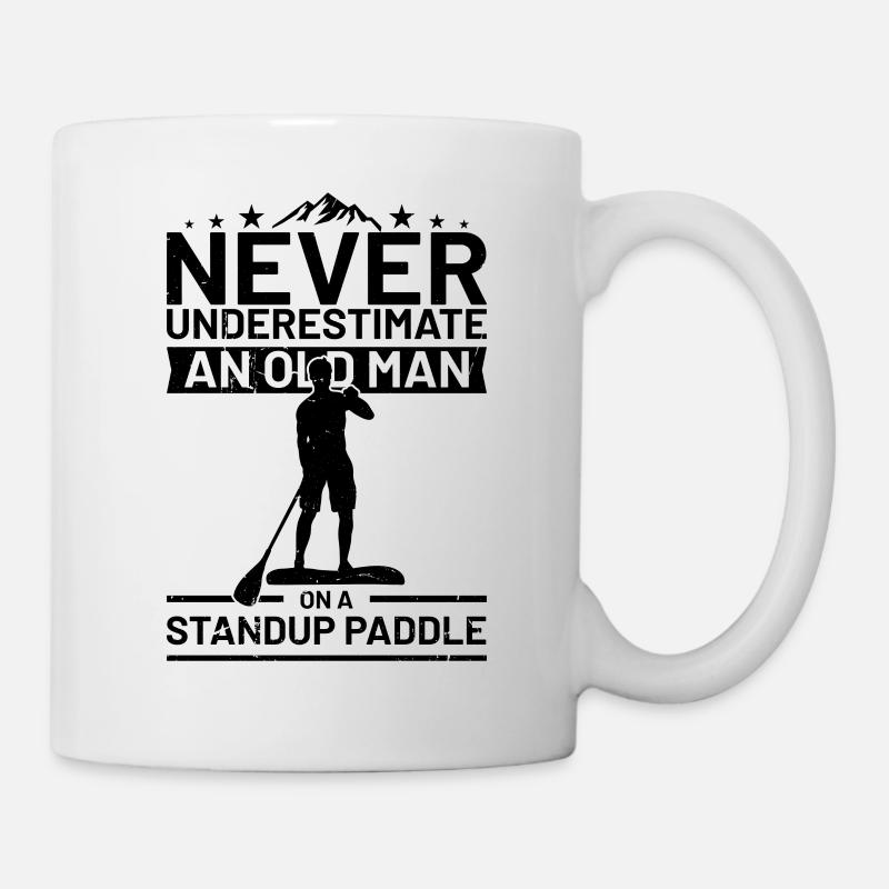 Unterschätze niemals einen Mann mit einem Standup - Tasse - Weiß
