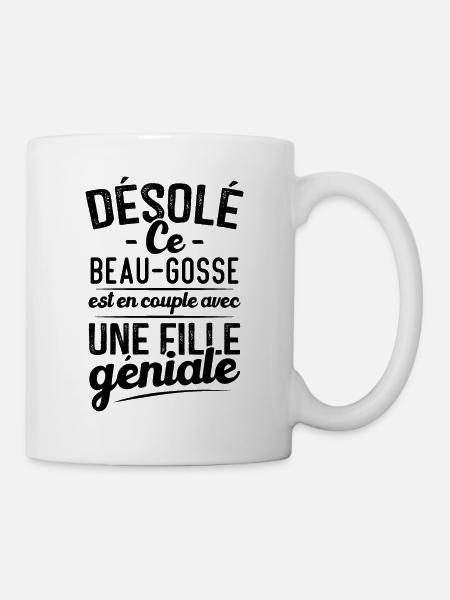 Ce beau gosse est en couple avec une fille géniale - Mug blanc - blanc