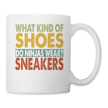 What Kind Of Shoes Do Ninjas Wear? - Papa-Witze - Tasse - Weiß - Rechts