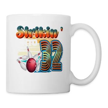 Strikin' Into 32 Bowling Bowler 32. Geburtstag - Tasse - Weiß - Rechts