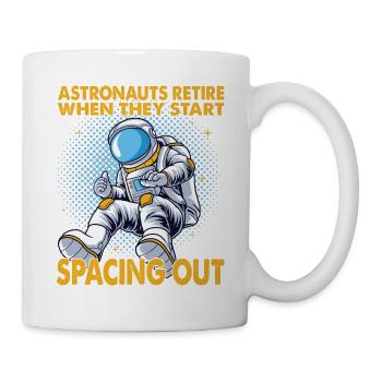 Astronauts Retire When They Start Spacing Out - Tasse - Weiß - Rechts