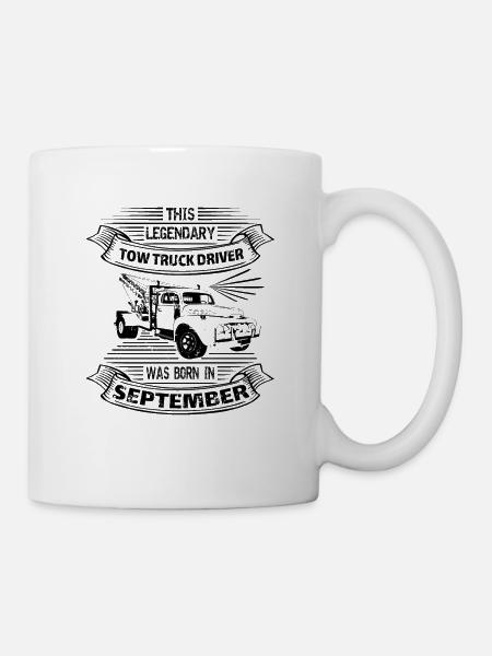 Legendärer Abschleppwagenfahrer im September - Tasse - Weiß