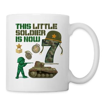 Ce petit soldat est maintenant 7 Army Tank 7. - Mug blanc - blanc - Droite