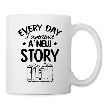 Every Day I Experience A New Story - Bookworm Book - Tasse - Weiß - Rechts