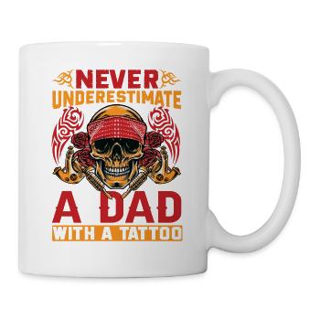 Ne sous-estimez jamais un papa avec un tatouage - Drôle - - Mug blanc - blanc - Droite